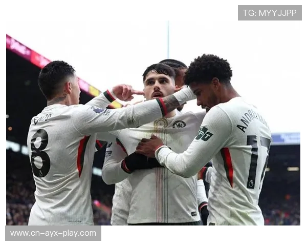 切尔西比赛中前场组合连续破门机会，攻势凶猛